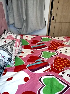 Snapshot of Sarah_Lark- chatting on 11/22/25, 01:15 Sarah Lark- online show from 11/22/25, 01:15