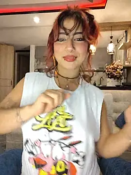 Snapshot of Sarah_Lark- chatting on 07/14/26, 12:43 Sarah Lark- online show from 07/14/26, 12:43