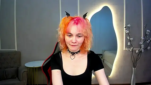 Snapshot of Awawrin chatting on 11/17/25, 01:04 Awawrin online show from 11/17/25, 01:04