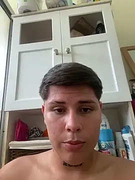 luisDi07 online show from 11/10/25, 07:41