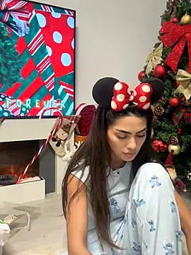 Snapshot of vanesa_mon chatting on 12/17/25, 01:49 vanesa mon online show from 12/17/25, 01:49