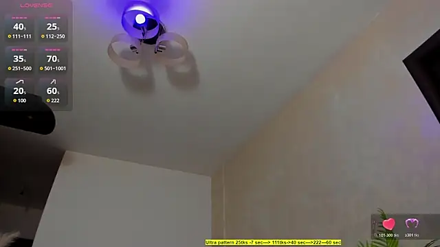 Snapshot of foxx_giirl chatting on 04/18/26, 05:43 foxx giirl online show from 04/18/26, 05:43