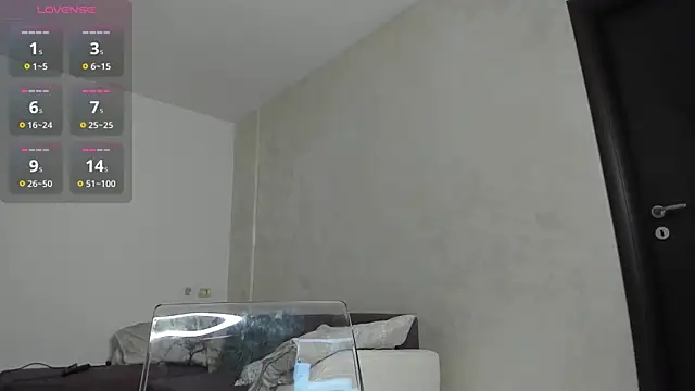 Snapshot of foxx_giirl chatting on 11/16/25, 05:45 foxx giirl online show from 11/16/25, 05:45