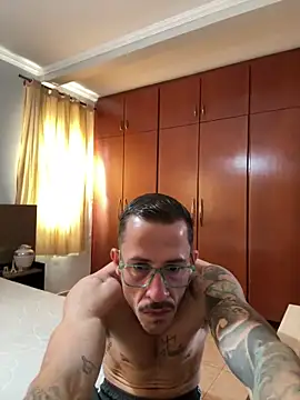 Snapshot of Lucasjandre chatting on 04/10/26, 01:07 Lucasjandre online show from 04/10/26, 01:07