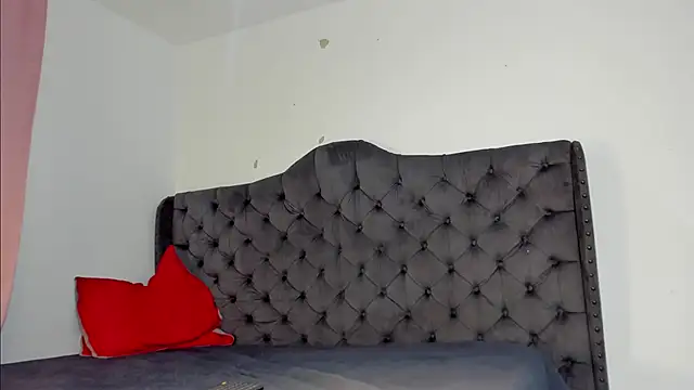 Snapshot of 3guy3 chatting on 11/11/25, 07:19 3guy3 online show from 11/11/25, 07:19