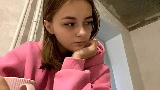 Snapshot of GeralynChiszar chatting on 11/11/25, 05:24 GeralynChiszar online show from 11/11/25, 05:24