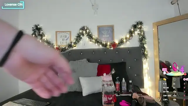 Sara puertaa  online show from 12/02/25, 06:20