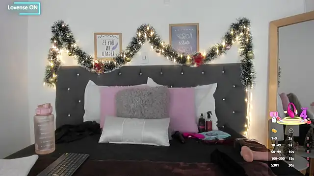 Sara puertaa  online show from 12/17/25, 07:08