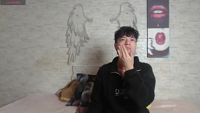 axel milo kairo and noa online show from 12/17/25, 03:06