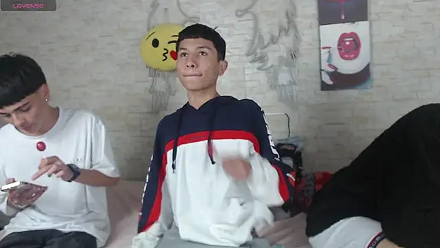 axel milo kairo and noa online show from 11/25/25, 12:33