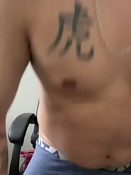 Snapshot of Aronxl chatting on 11/21/25, 07:02 Aronxl online show from 11/21/25, 07:02