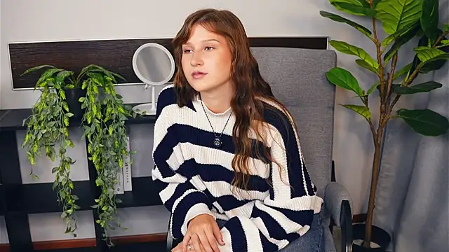 Snapshot of YeeVella chatting on 11/11/25, 06:19 YeeVella online show from 11/11/25, 06:19