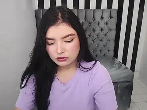 Snapshot of sarah_rouse_t_ chatting on 11/12/25, 12:53 sarah rouse t online show from 11/12/25, 12:53