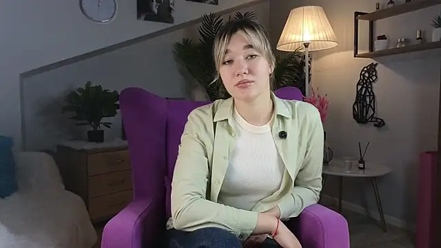 Snapshot of SharonEllis chatting on 11/11/25, 06:41 SharonEllis online show from 11/11/25, 06:41