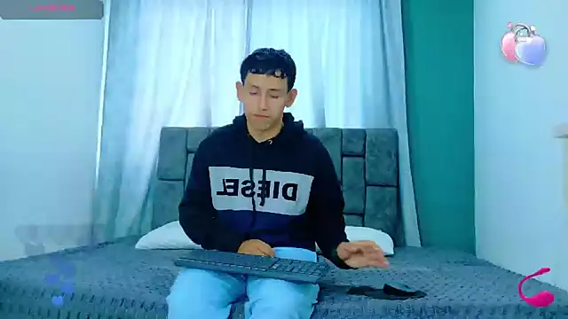 FelipeGonzalezz online show from 11/17/25, 12:42