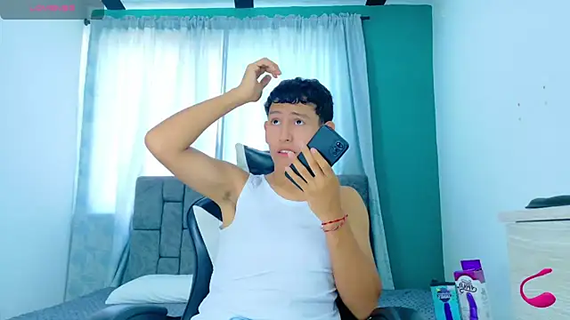 FelipeGonzalezz online show from 11/20/25, 02:18