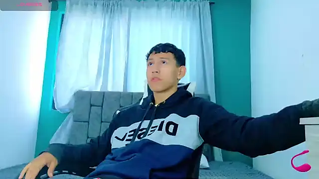 FelipeGonzalezz online show from 11/19/25, 12:49