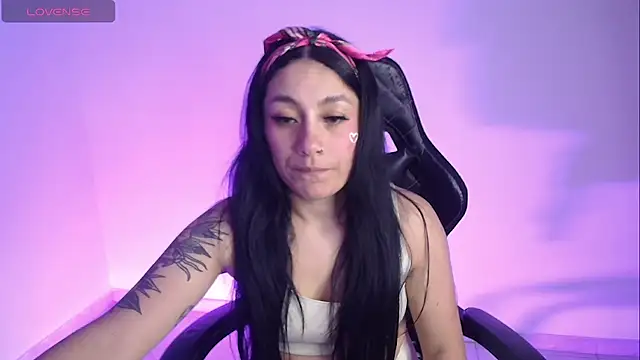 Snapshot of Millie_bobby chatting on 11/14/25, 01:48 Millie bobby online show from 11/14/25, 01:48