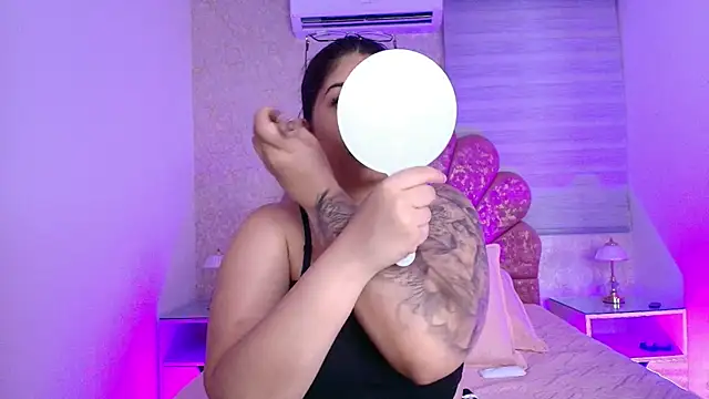 mia fontana  online show from 11/22/25, 12:04