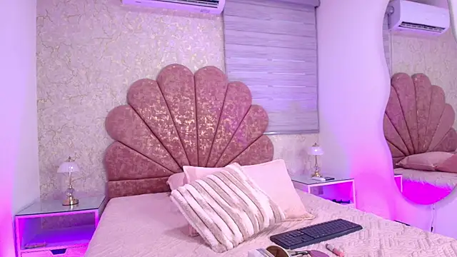 mia fontana  online show from 11/20/25, 11:55