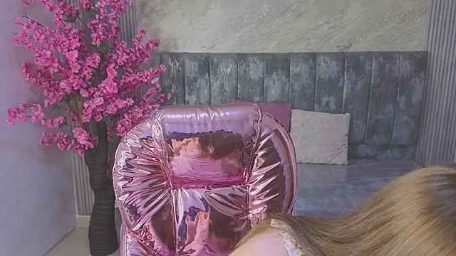 Dafne moon s online show from 11/12/25, 04:05