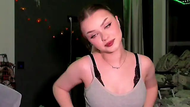 Snapshot of MissVelour chatting on 11/13/25, 04:00 MissVelour online show from 11/13/25, 04:00