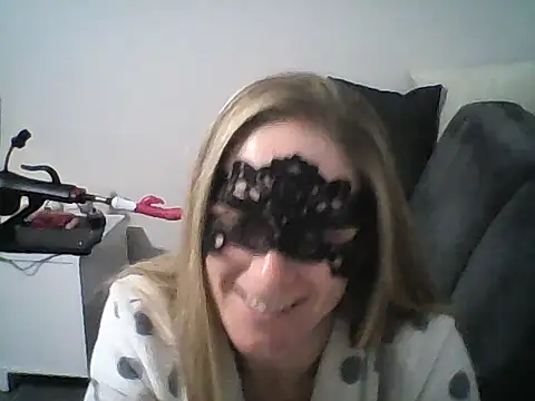 MelleEloa online show from 11/24/25, 10:21