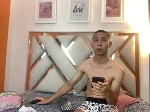 Antonella And Thiago online show from 02/24/26, 01:12