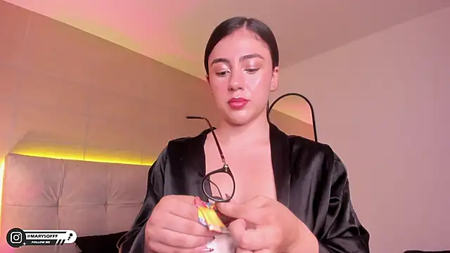 Snapshot of marysofff chatting on 02/14/26, 12:33 marysofff online show from 02/14/26, 12:33