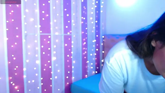 Snapshot of alejandra_dr1 chatting on 12/17/25, 10:15 alejandra dr1 online show from 12/17/25, 10:15