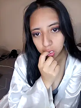 Isabella 175 online show from 11/12/25, 03:32