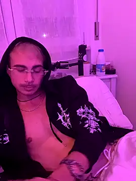 YumiLucifer33 online show from 11/11/25, 02:17