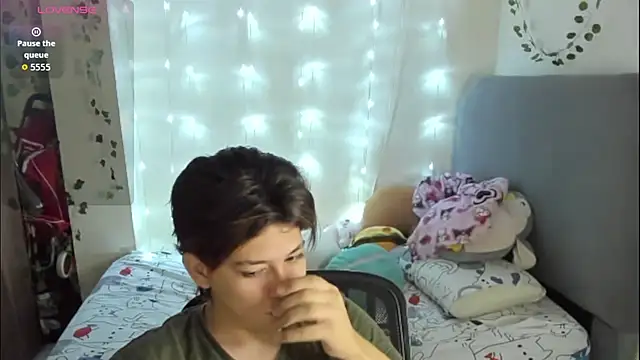 Felix kitty online show from 12/19/25, 11:34