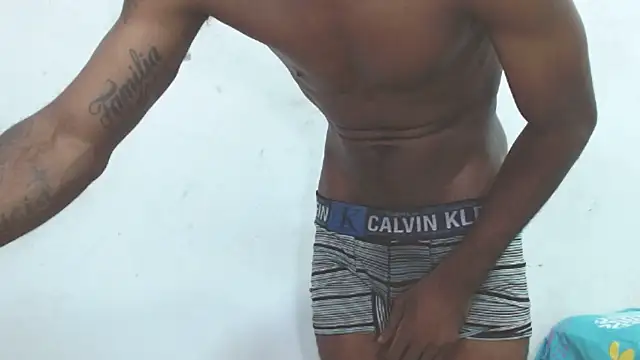 antonela-cris online show from 12/15/25, 04:07