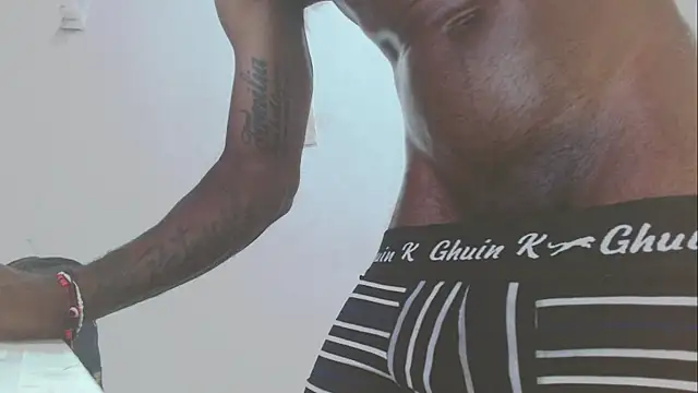 antonela-cris online show from 11/15/25, 02:37