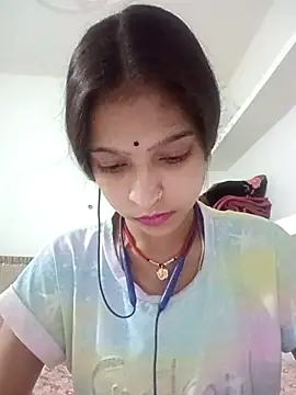 Mohnicute online show from 05/10/26, 12:20