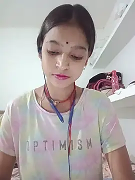 Mohnicute online show from 05/19/26, 01:07
