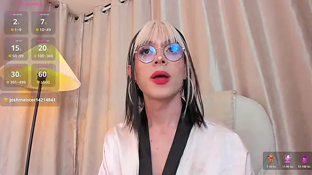 Snapshot of cleeo_nile chatting on 11/14/25, 03:32 cleeo nile online show from 11/14/25, 03:32