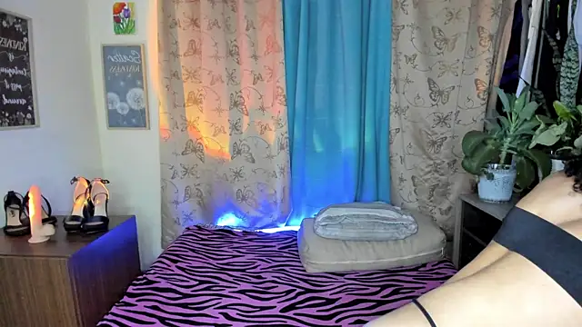 Snapshot of Angel_White25 chatting on 05/14/26, 10:51 Angel White25 online show from 05/14/26, 10:51