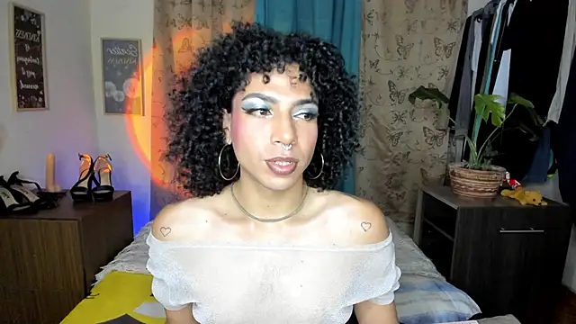Snapshot of Angel_White25 chatting on 04/28/26, 01:37 Angel White25 online show from 04/28/26, 01:37