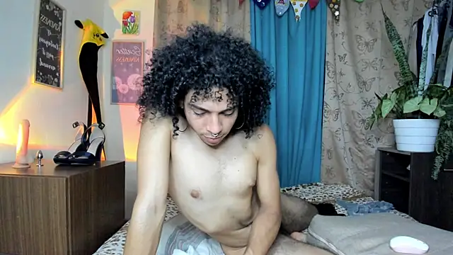 Snapshot of Angel_White25 chatting on 06/25/26, 05:12 Angel White25 online show from 06/25/26, 05:12