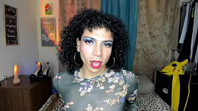 Snapshot of Angel_White25 chatting on 05/20/26, 01:13 Angel White25 online show from 05/20/26, 01:13