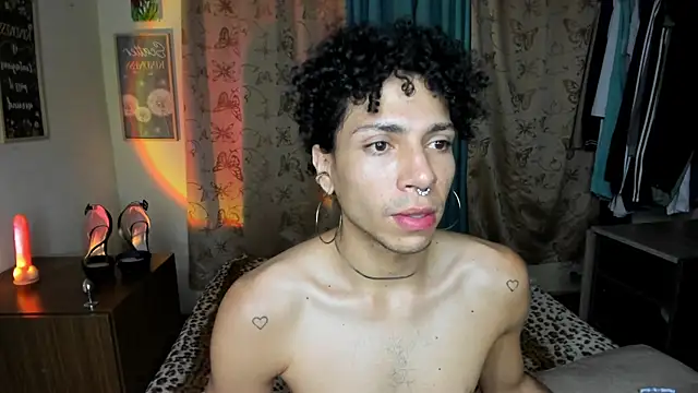 Snapshot of Angel_White25 chatting on 06/15/26, 06:35 Angel White25 online show from 06/15/26, 06:35