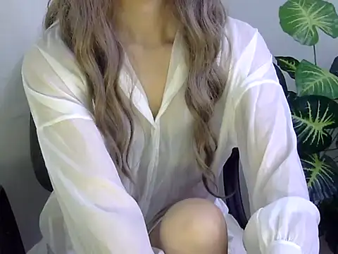 Snapshot of Dua-Mini chatting on 11/13/25, 02:15 Dua-Mini online show from 11/13/25, 02:15