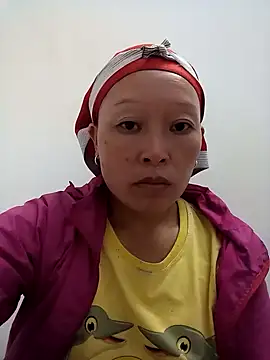 Snapshot of girl-hot2x chatting on 11/15/25, 05:22 girl-hot2x online show from 11/15/25, 05:22