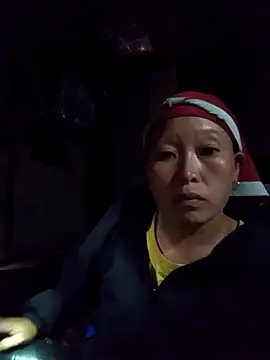 Snapshot of girl-hot2x chatting on 11/12/25, 12:31 girl-hot2x online show from 11/12/25, 12:31