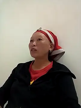 Snapshot of girl-hot2x chatting on 11/26/25, 01:11 girl-hot2x online show from 11/26/25, 01:11