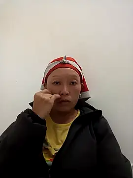 Snapshot of girl-hot2x chatting on 11/16/25, 11:48 girl-hot2x online show from 11/16/25, 11:48