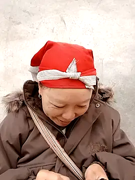 Snapshot of girl-hot2x chatting on 12/05/25, 02:21 girl-hot2x online show from 12/05/25, 02:21