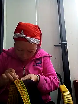 Snapshot of girl-hot2x chatting on 11/18/25, 02:05 girl-hot2x online show from 11/18/25, 02:05